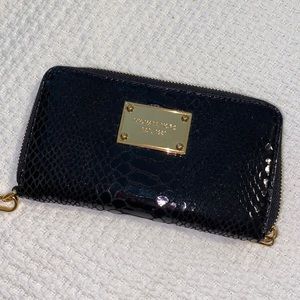 Michael Kors wristlet wallet like new
